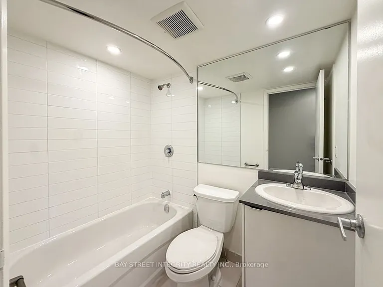 678 Queen St E #7 — Photo 7