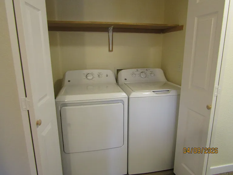 Knox Butte Apartments — Photo 18