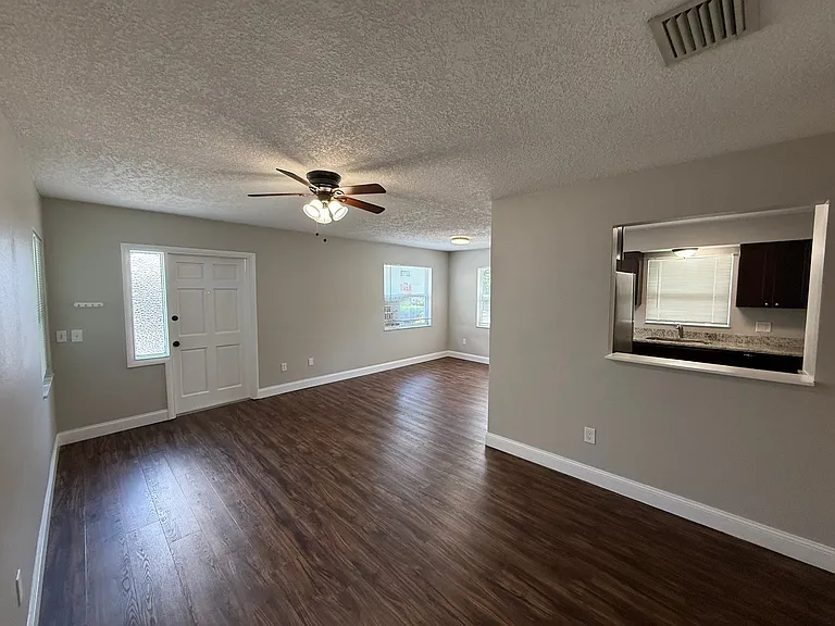 329 Albert St #8 — Photo 5
