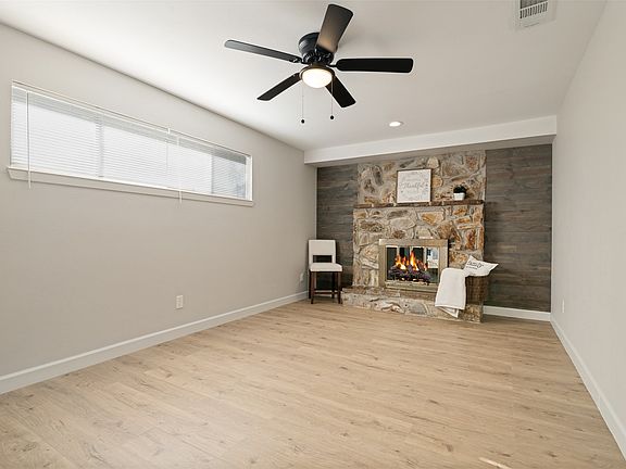 2nd image of 110 W Marguerita Dr
