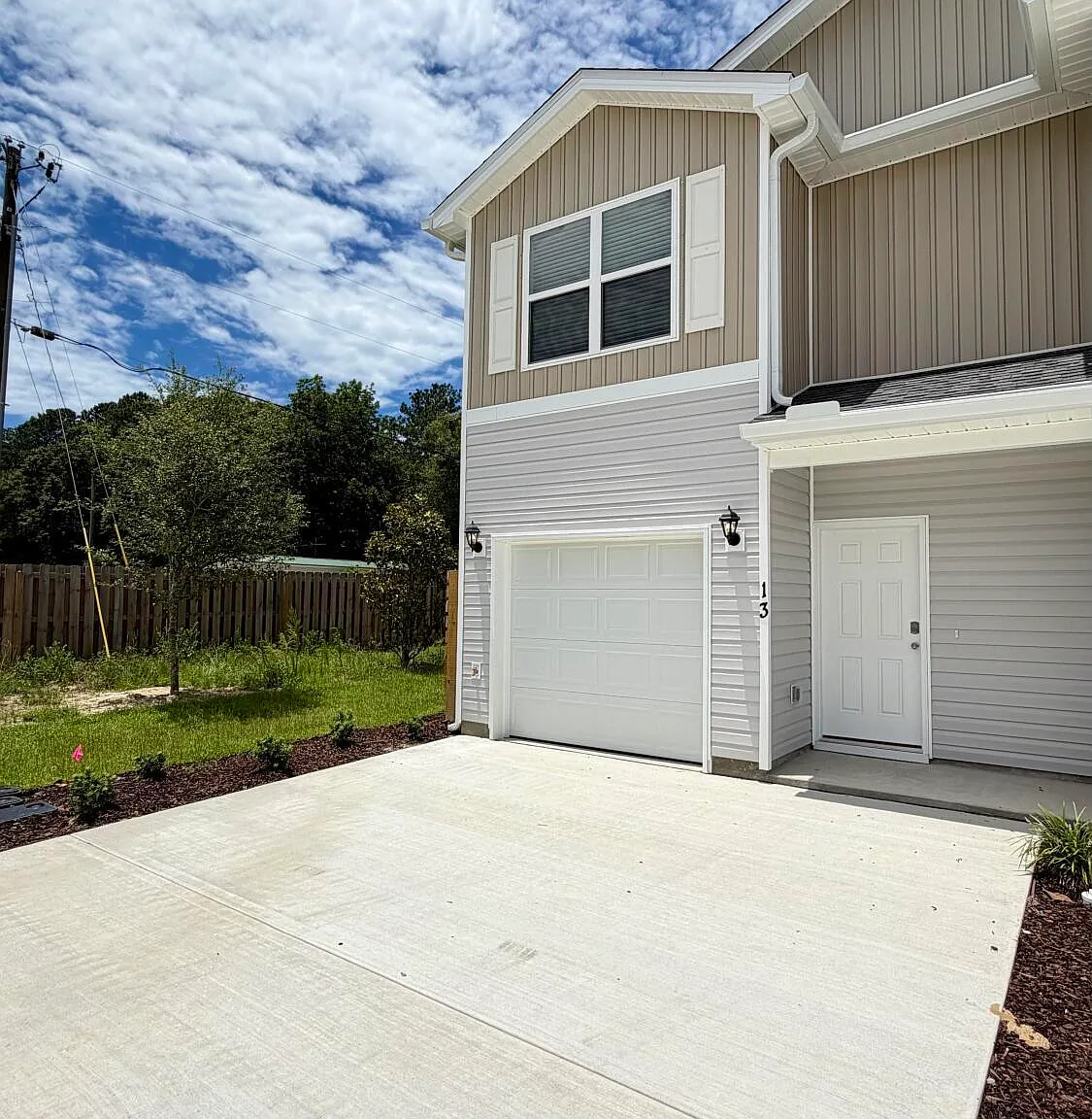 3 bed, 2.5 bath, 1500 sqft, $2,100 — Photo 1