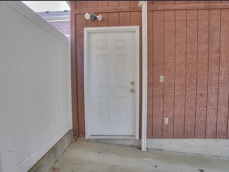 214 Rowlette Cir #214 — Photo 6