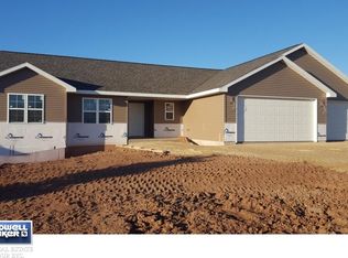 1717 Lucas Dr, New London, WI 54961