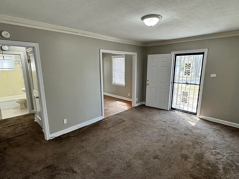 992 Wrenwood St — Photo 3