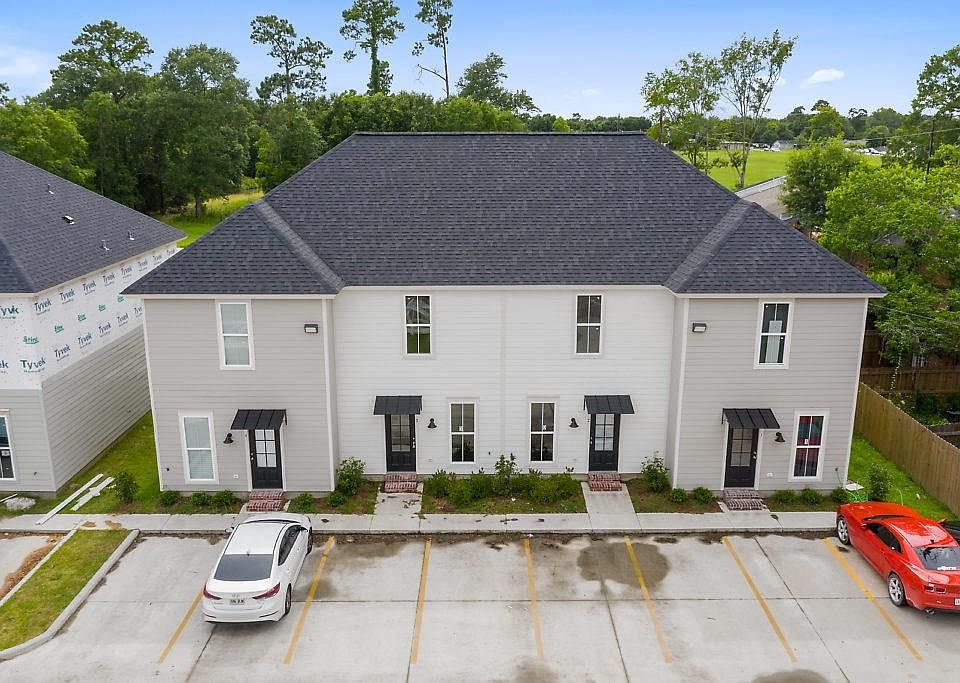 2nd image of 4320 Louisiana Ave #17