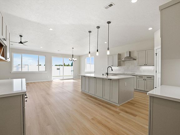 2nd image of 1101 Fairhaven Loop
