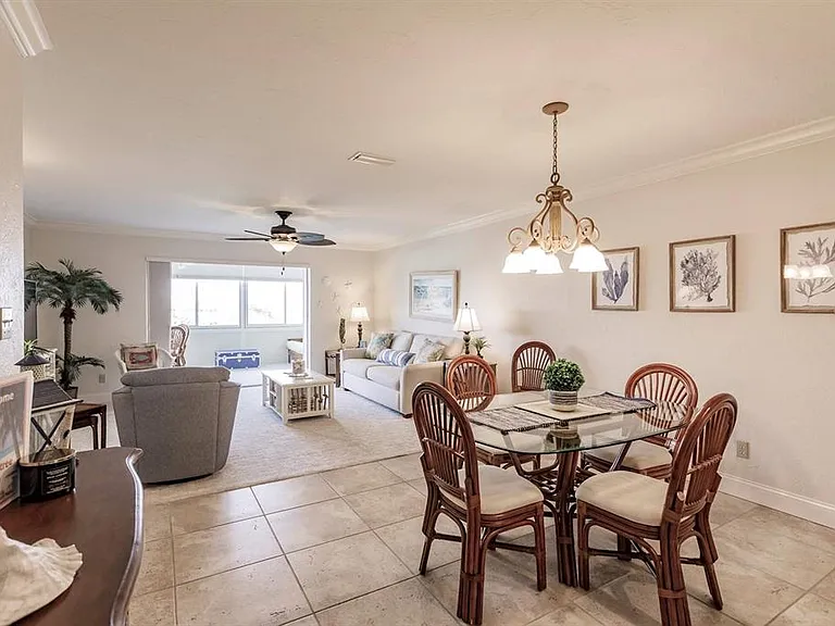 1125 W Peppertree Dr #605 — Photo 5