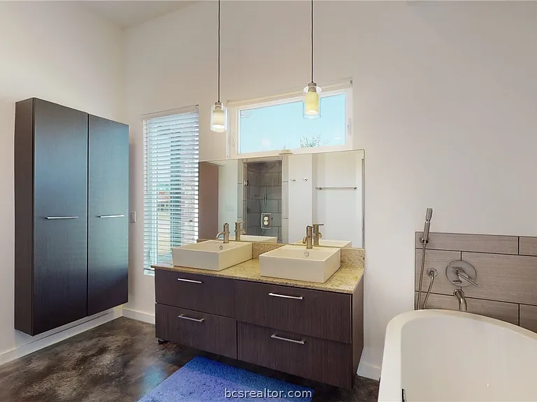 217 N Houston Ave — Photo 17