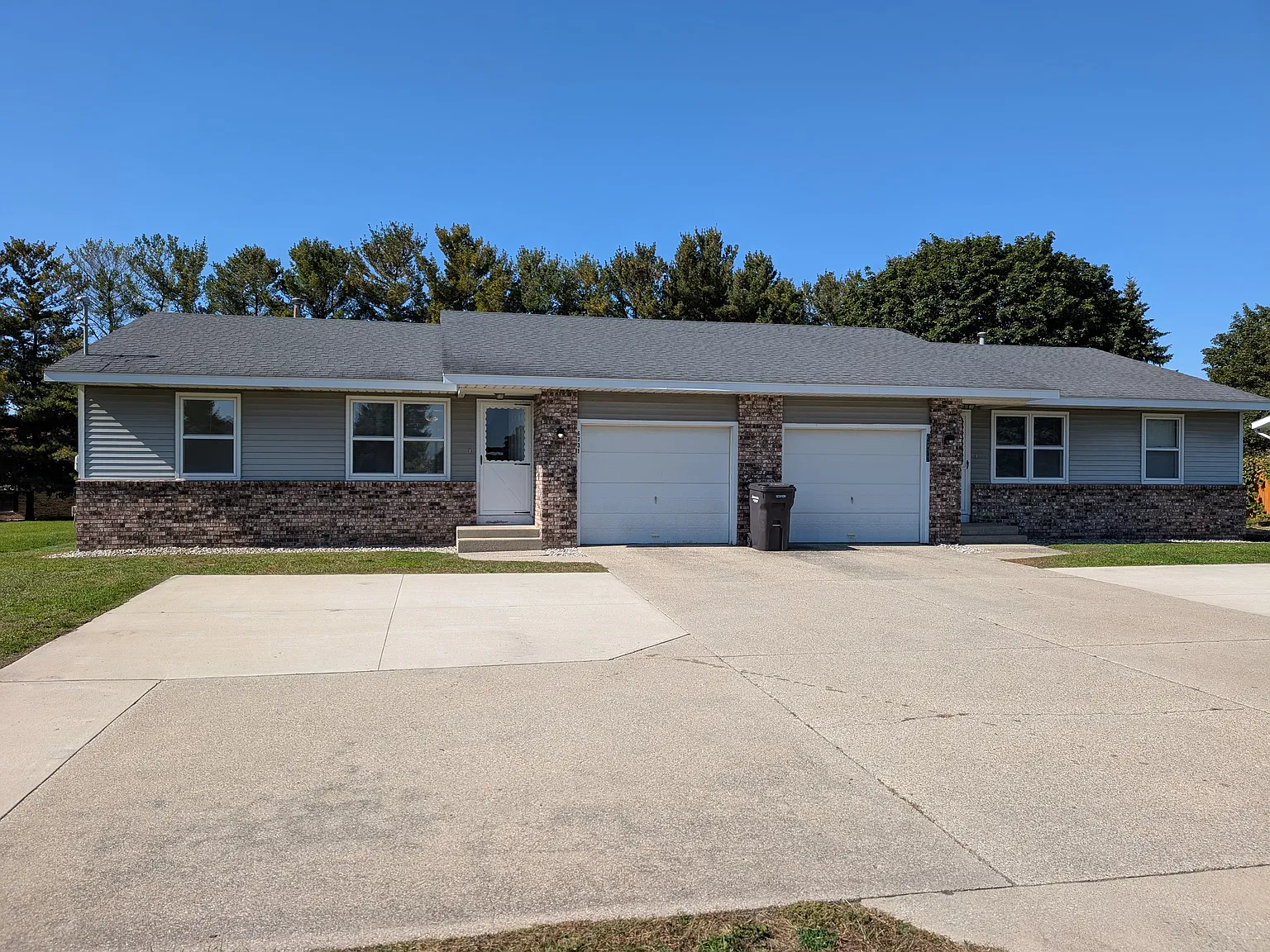 3 bed, 1800 sqft, $1,950 — Photo 1