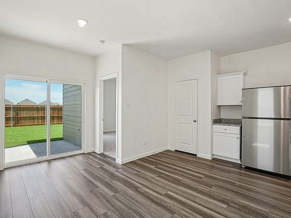 5th image of 3711 Golden Lily Ln