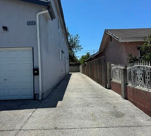 2nd image of 132-134 E 109th Pl