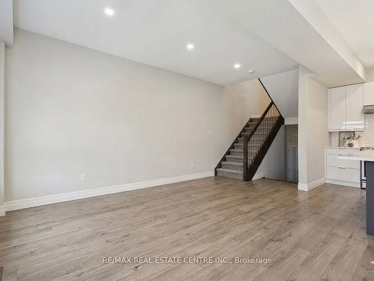 815 Sarnia Rd #1 — Photo 16