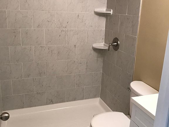 5th image of 353 Jefferson Ave #1