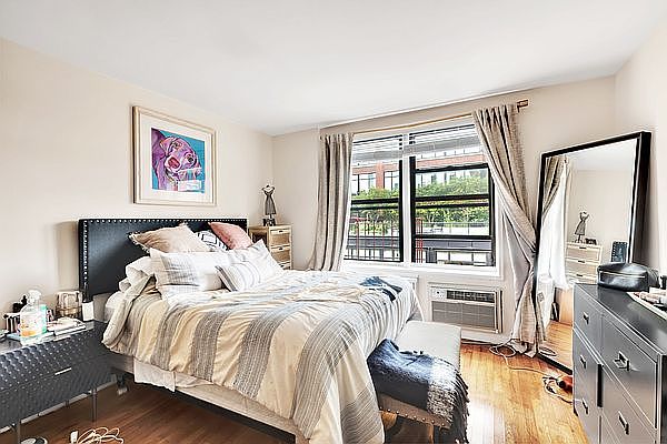 2nd image of 165 Christopher St APT 2M
