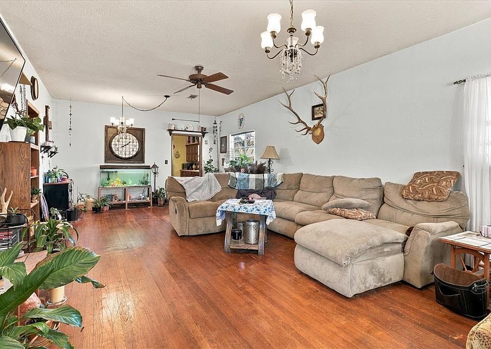 4th image of 313 S Magnolia Ave