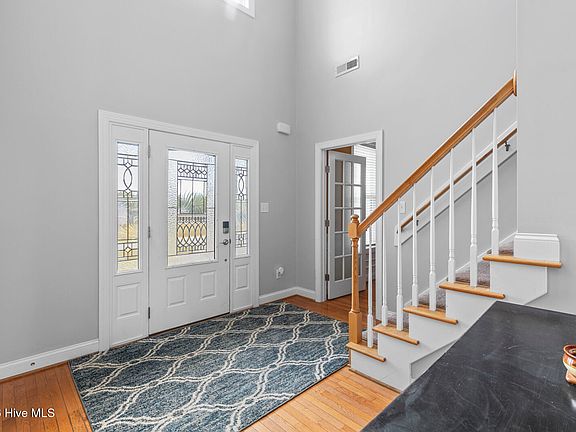 5th image of 123 Farmington Drive