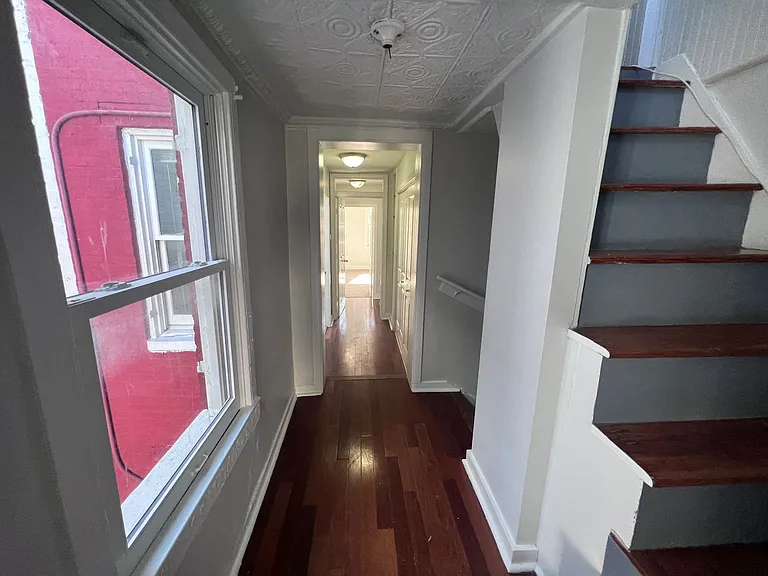 2104 Bank St — Photo 14