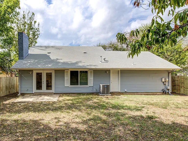 6607 Capriola Dr — Photo 24