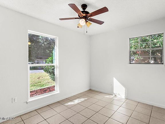 5th image of 1700 Kingfisher Dr
