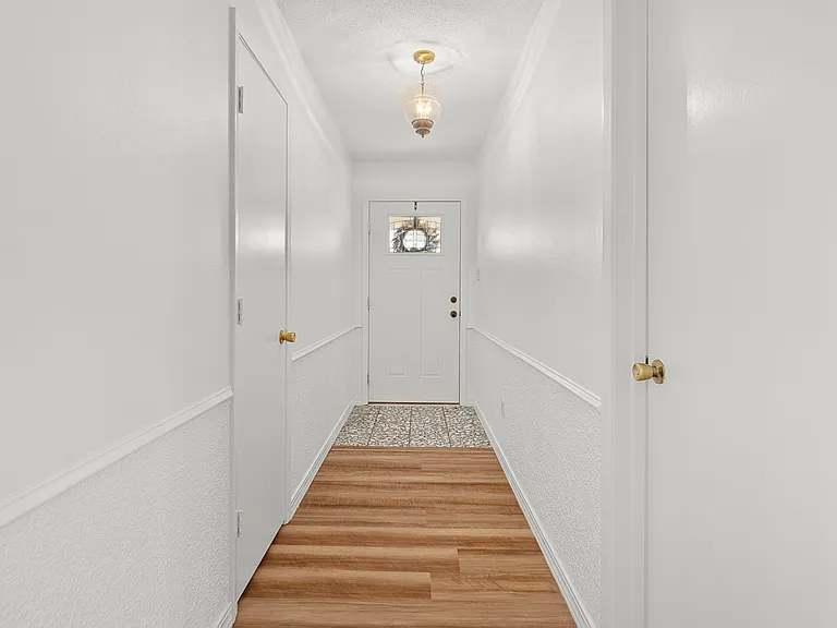 1116 Oakhurst Rd — Photo 4