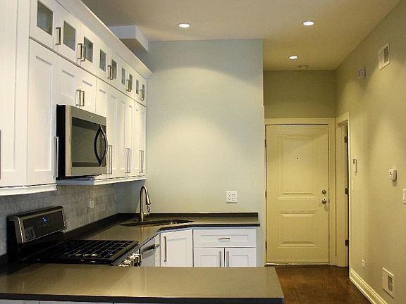 5th image of 2538 N Southport Ave APT 1R