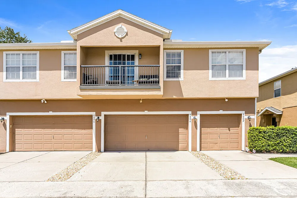 3 bed, 2.5 bath, 1588 sqft, $2,330 — Photo 1