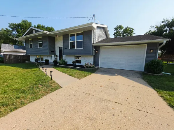7404 Wilden Dr, Urbandale, IA 50322