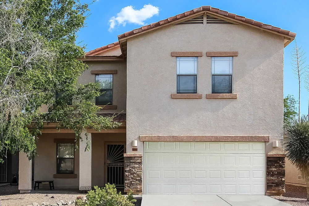 3 bed, 2.5 bath, 2220 sqft, $2,425 — Photo 1