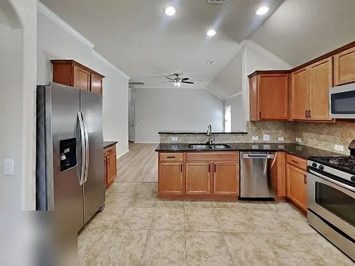 5833 Zachary Scott St — Photo 10