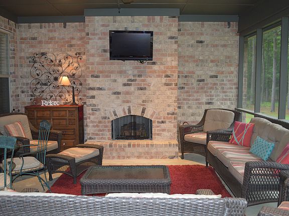 Relaxing Outdoor Living Spc