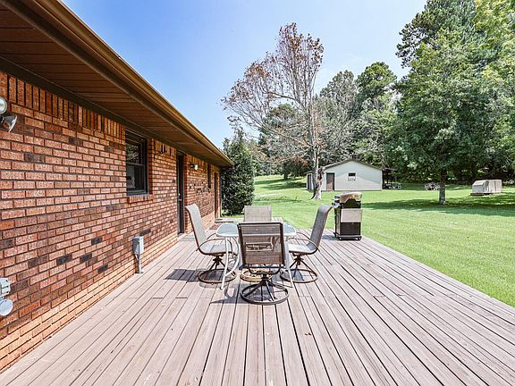 5th image of 96 Jericho Ln