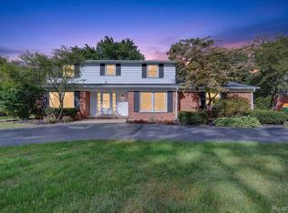 29653 Club House Ln, Farmington Hills, MI 48334