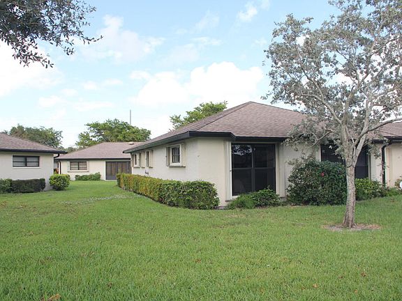 4th image of 10379 Equestrian Dr APT A