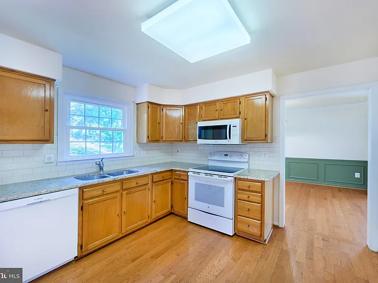 8508 Silverdale Rd — Photo 16