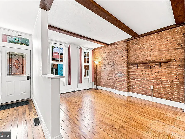 122 E Miner St — Photo 2