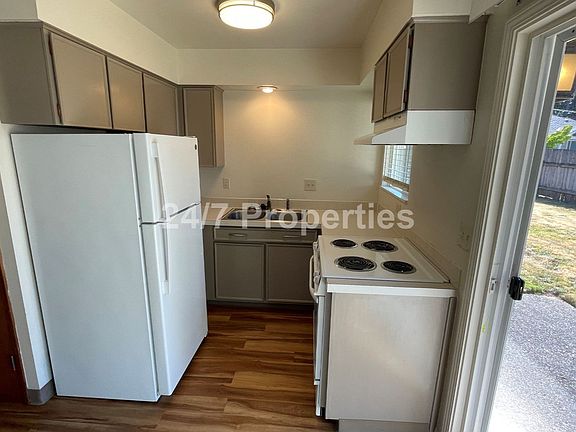 5th image of 2289 Willamette Falls Dr #2293