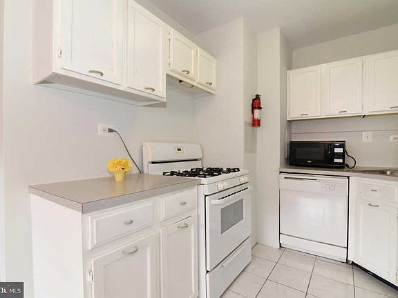 3rd image of 5831 Quantrell Ave APT 106