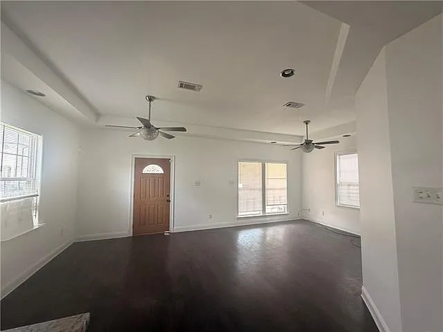 3 bed, 2.0 bath, 1562 sqft, $1,500 — Photo 2