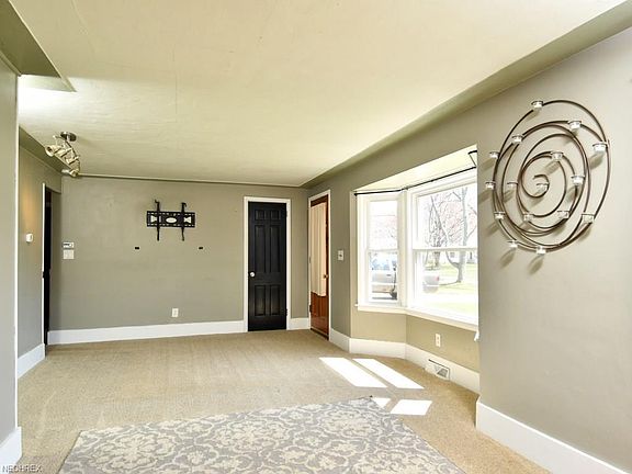 4th image of 4855 Ivanhoe Ave