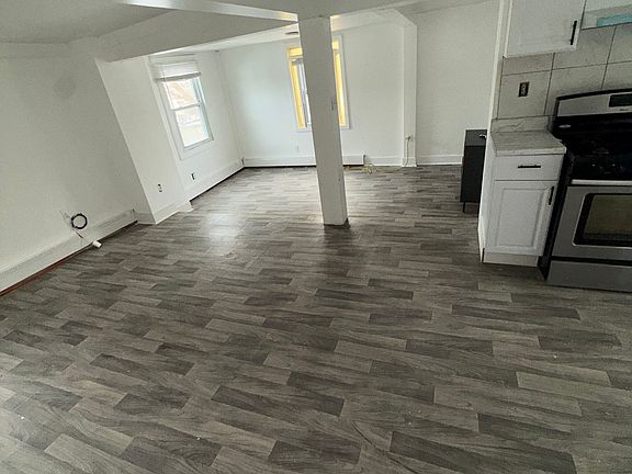 2nd image of 172 Dekalb Ave #2