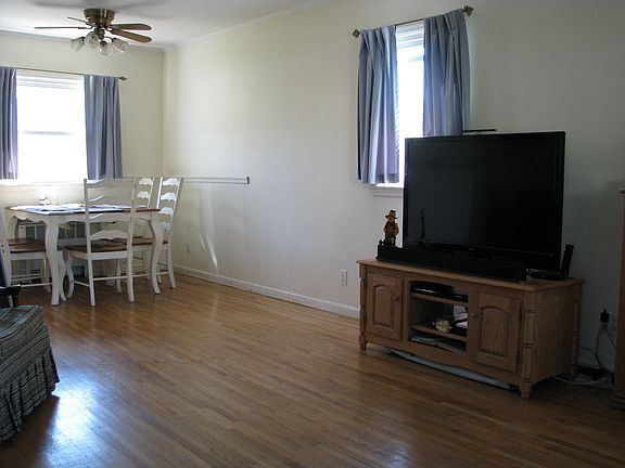 4th image of 85 Roselle St