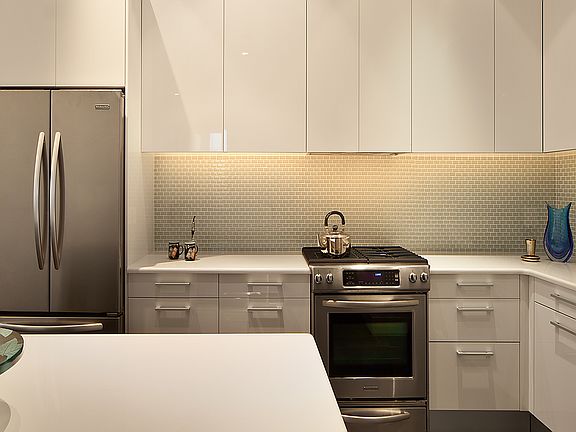 3rd image of 81 Franklin St APT 3S