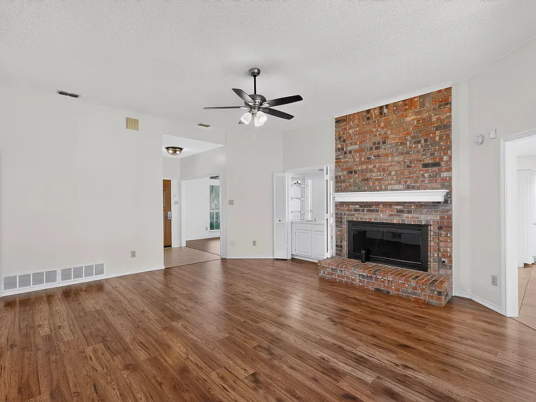1426 Mapleview Dr — Photo 19
