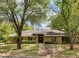 6851 Shorecrest Ct, Fort Worth, TX 76132