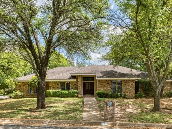 6851 Shorecrest Ct, Fort Worth, TX 76132