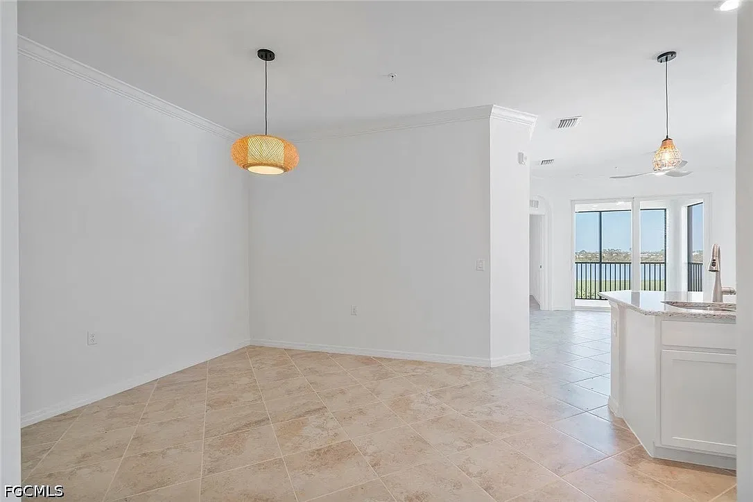 3 bed, 2.0 bath, 1407 sqft, $2,150 — Photo 2