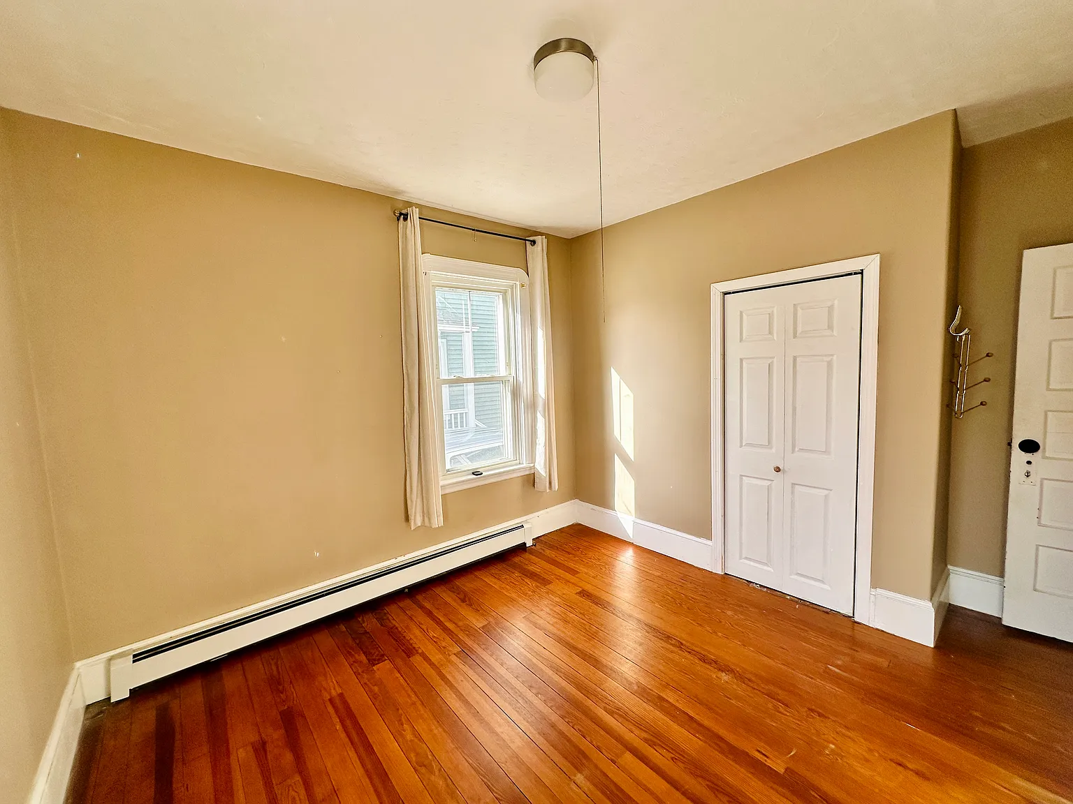 3 bed, 1166 sqft, $1,800 — Photo 3