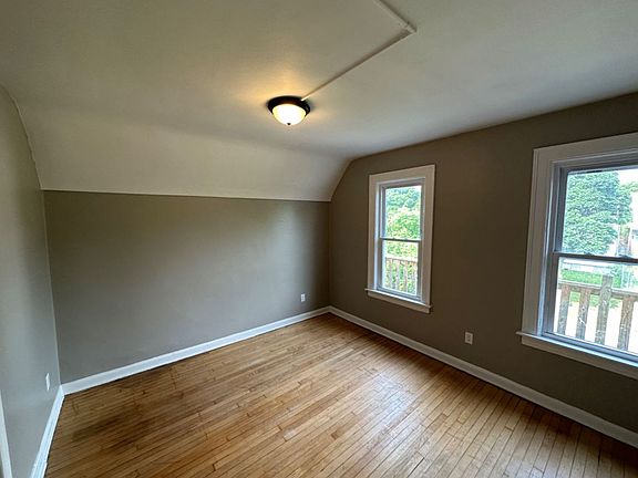 4th image of 3372-3374 N Richards St