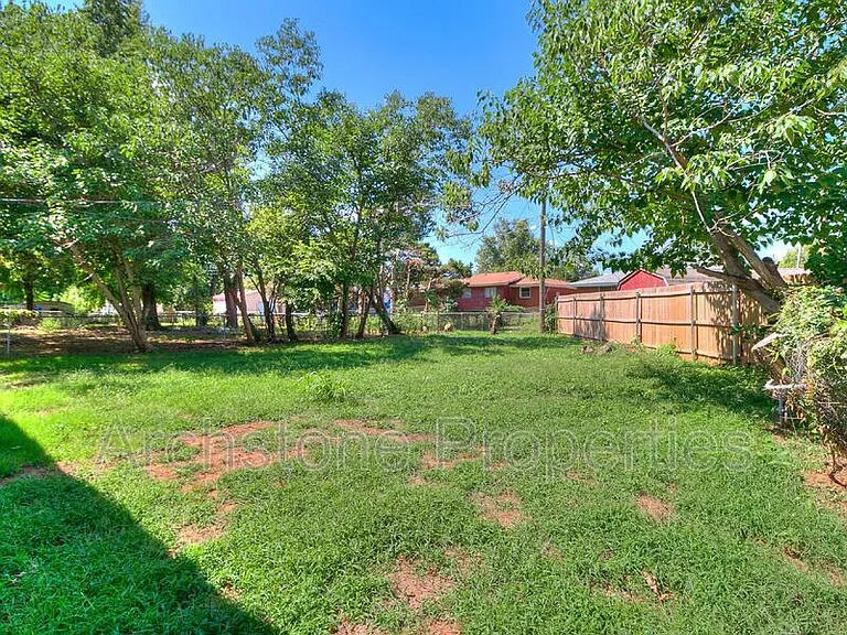 2305 Mustang St — Photo 32