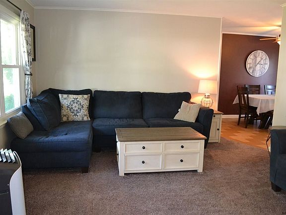 4th image of 17 Carlton Dr